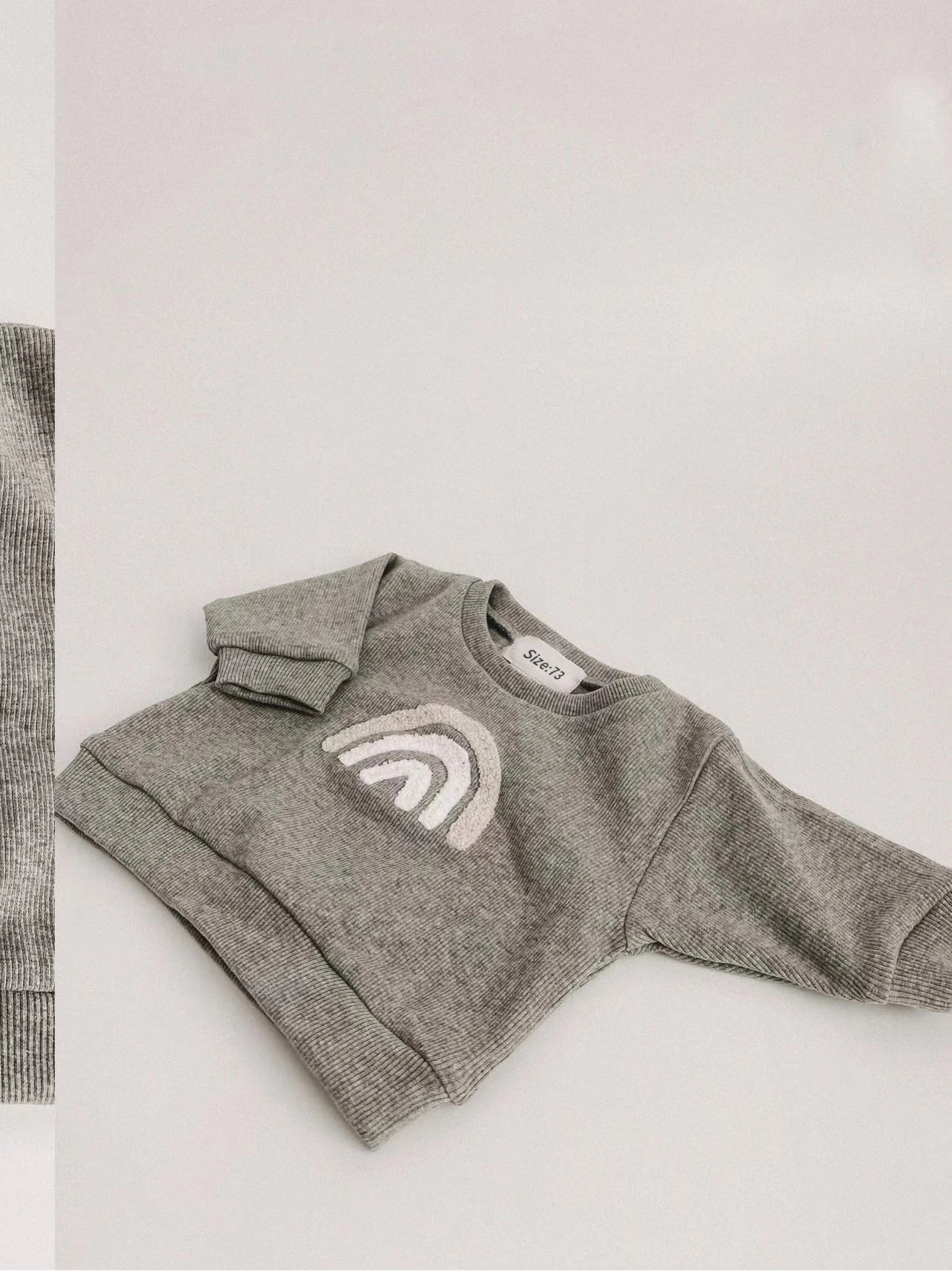 طقم أطفال 2 قطعة خريفي وربيعي – سويتشيرت طويل الأكمام وبنطال